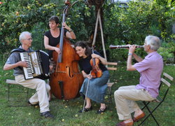 Benefiz-Veranstaltung 1 - Das Theater Sgaramusch und die Klezmergruppe Psödo unterstützen die Haberhaus Bühne  
