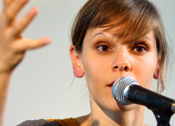 sonix & band trifft auf Daniela Dill - Die Poetryslamerin zu Gast bei „sonix lädt zum Freigeist ein“