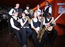 9-Point-Inc.  - «Kick the Square»