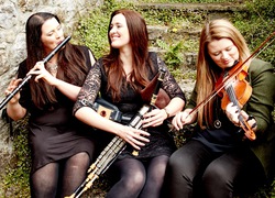 Irish Folk mit The Friel Sisters - Celtic Carrousel Tours 