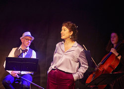 Tanz zur Tragödie - Theater und Rembetiko