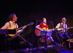 Tanz zur Tragödie - Theater und Rembetiko